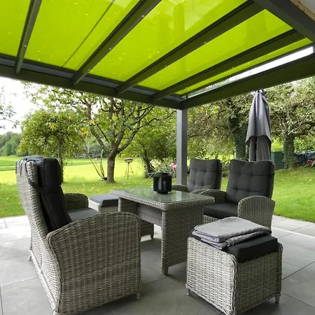 Tolles Mit Grosser, Ueberdachter Terrasse Apartman Überlingen