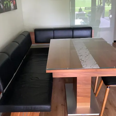 Tolles Mit Grosser, Ueberdachter Terrasse Apartmán Uberlingen