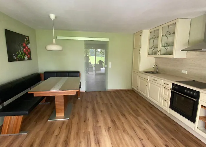 Tolles Mit Grosser, Ueberdachter Terrasse